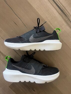 Nike Kids Black Sneakers with Neon Green Pull Tabs